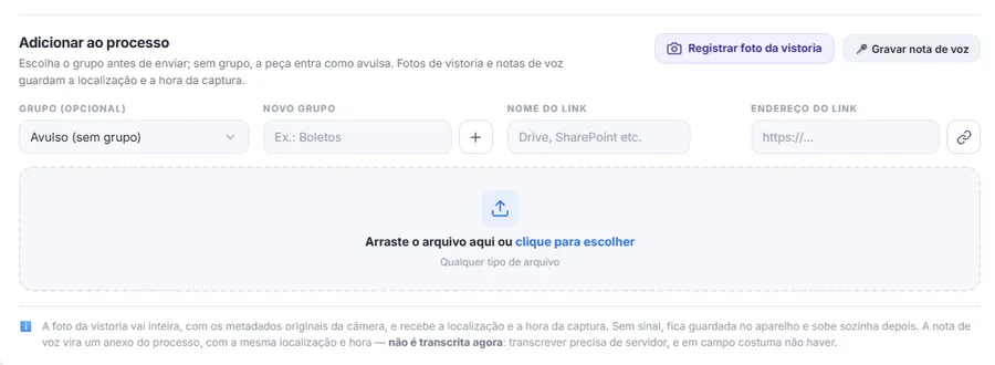 Seção de adicionar peças ao processo, com os botões de registrar foto da vistoria e gravar nota de voz, o seletor de grupo e a nota explicando que a foto sobe inteira e que sem sinal ela fica guardada no aparelho.